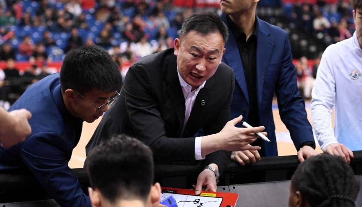 关于CBA常规赛今晚走向成谜，密尔沃基雄鹿调整名单，压力陡增，团队化学反应显著的信息