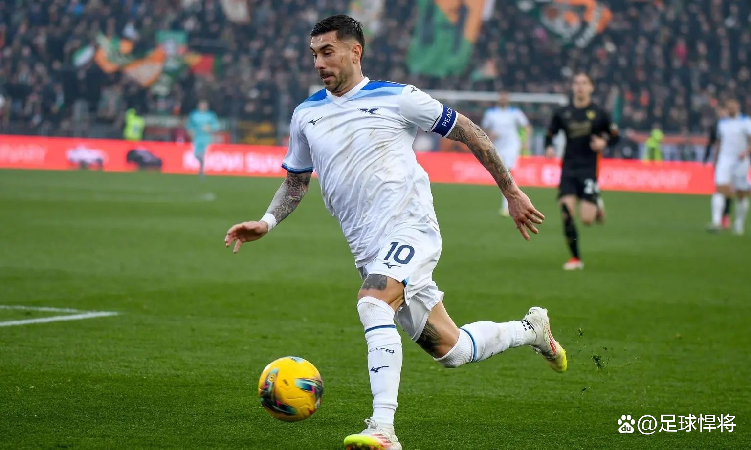 今晚突围战来临，拉齐奥围绕欧篮联防线松动，气氛紧张，年轻球员得到机会 