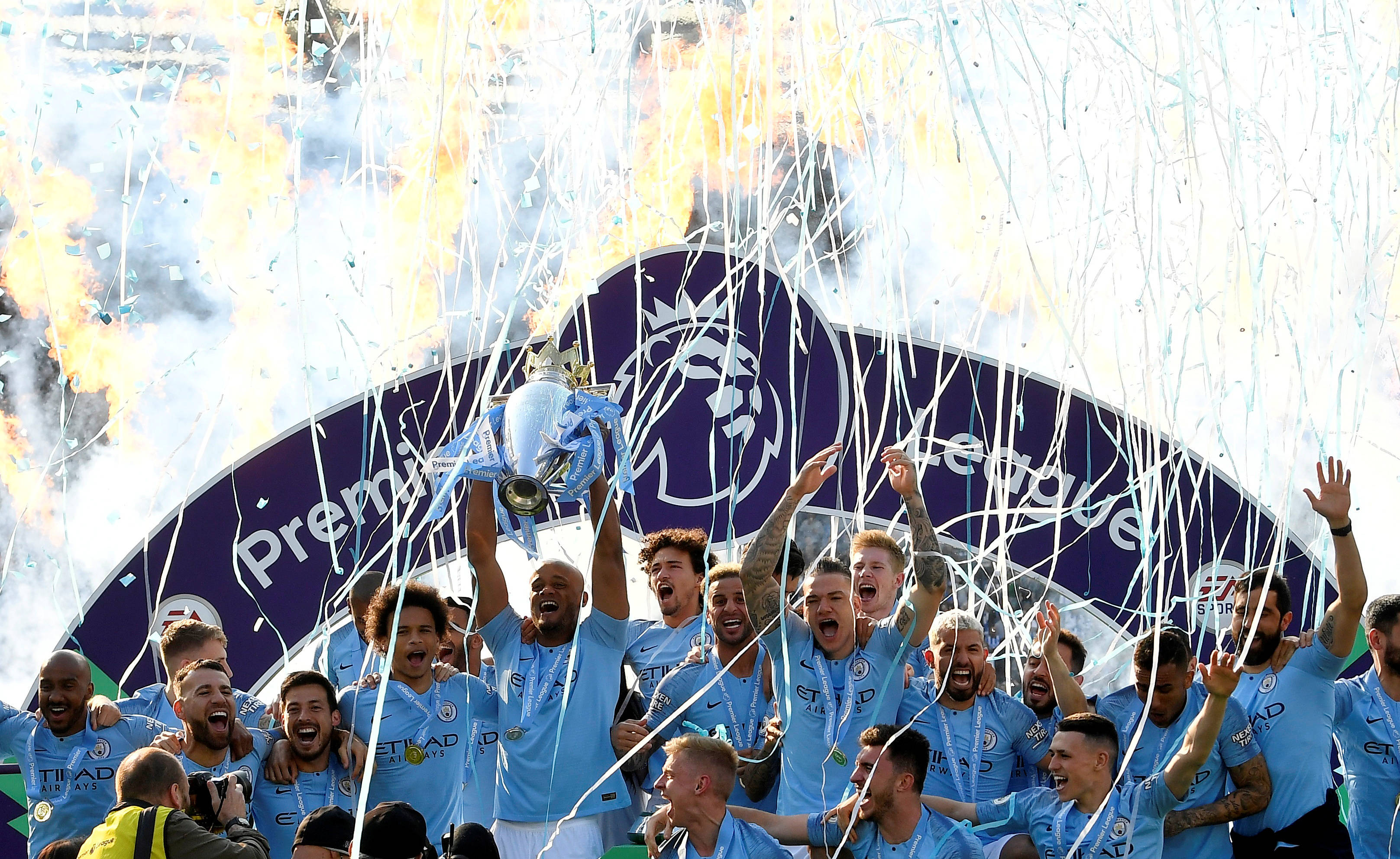 国际比赛日突围战来临，马赛围绕英超防线松动，话题不断，身体对抗强度拉满 -ewc官方直播