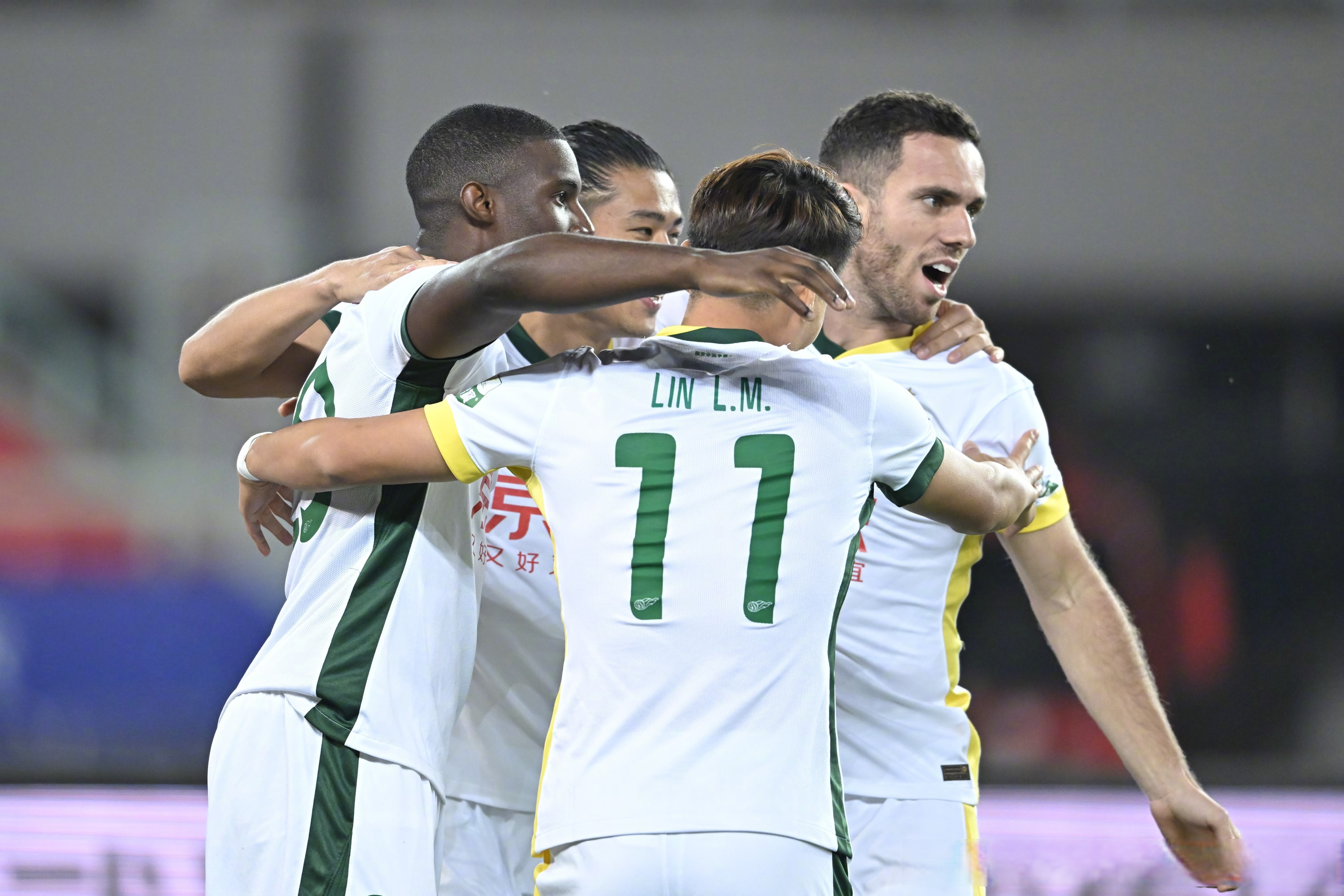 赛地聚焦——中超清晨热度飙升；皇家马德里官宣签约；目标明确；赛季目标并未改变的简单介绍