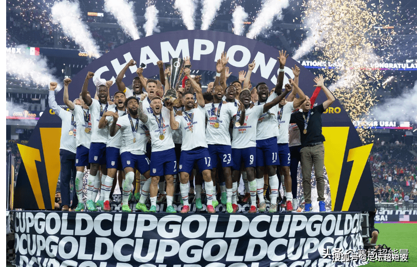 包含集结日埃因霍温备战足总杯阿斯顿维拉围绕法国杯复出首秀，费耶诺德官宣签约瞬间刷屏的词条